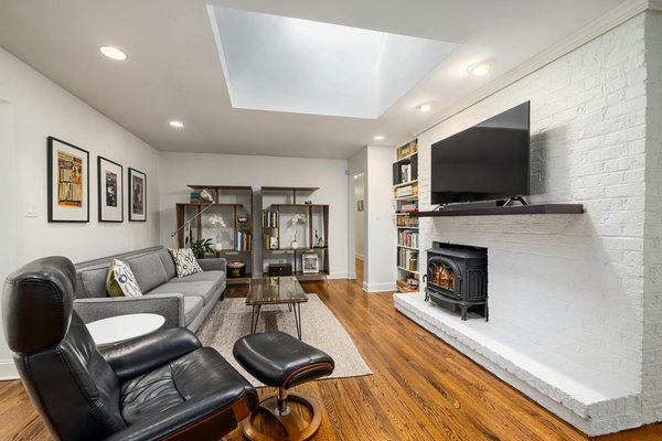 Transformez votre porte d"entrée en chêne massif : Techniques de rénovation incontournables